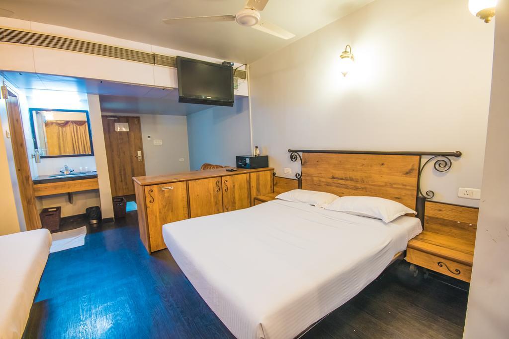 Infiniti Hotel And Spa Indore Exterior photo